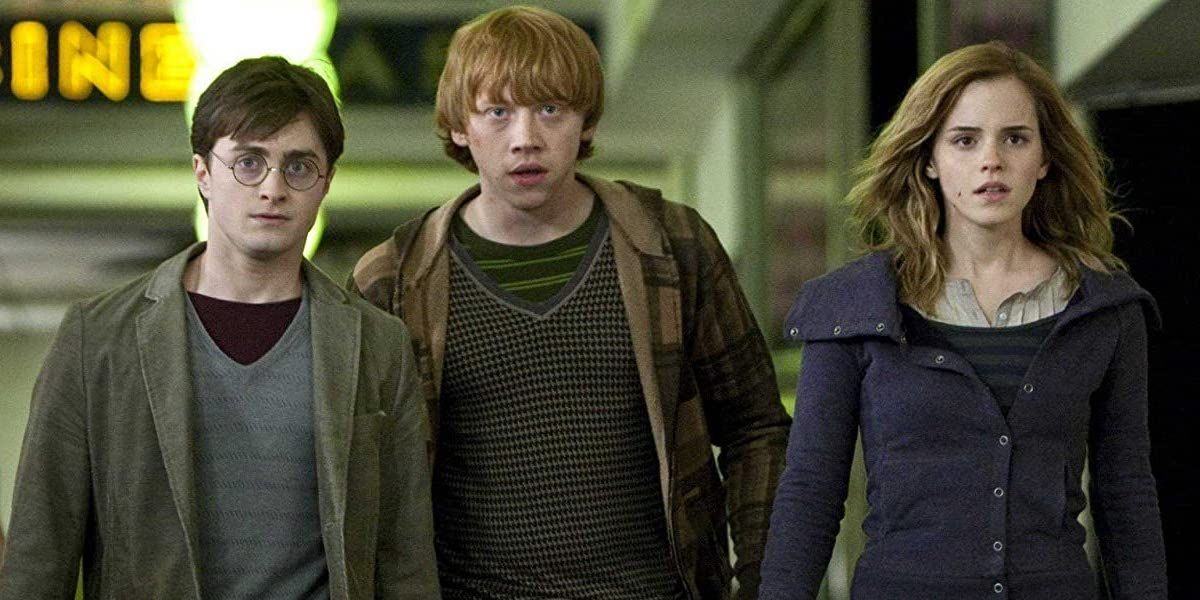 Harry.Ron and Hermione walking down the street of the Deathly Hallows Part 1
