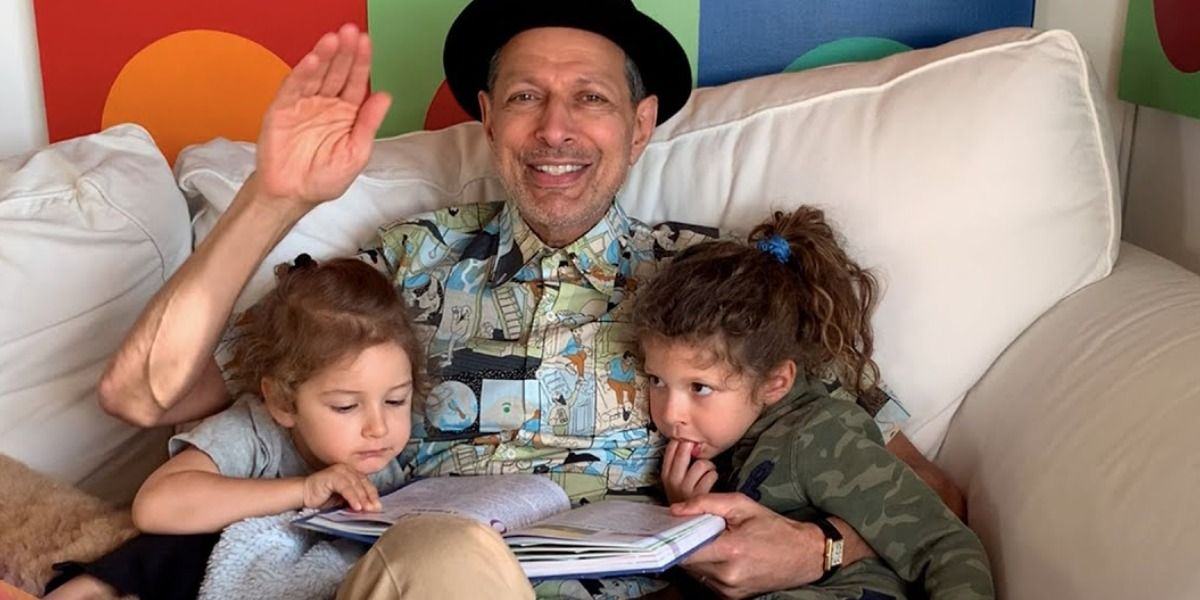 Jeff Goldblum reads to children