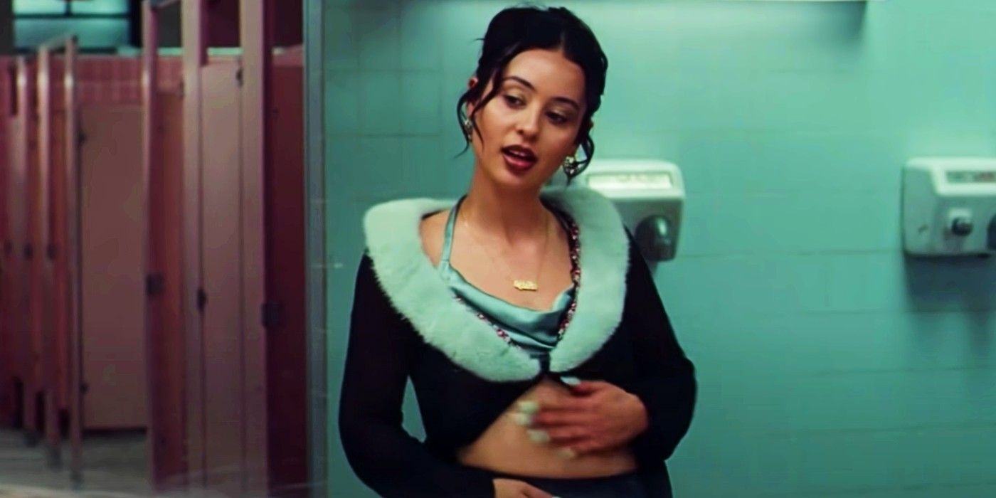 Maddy pretends to be pregnant in the mirror in Euphoria