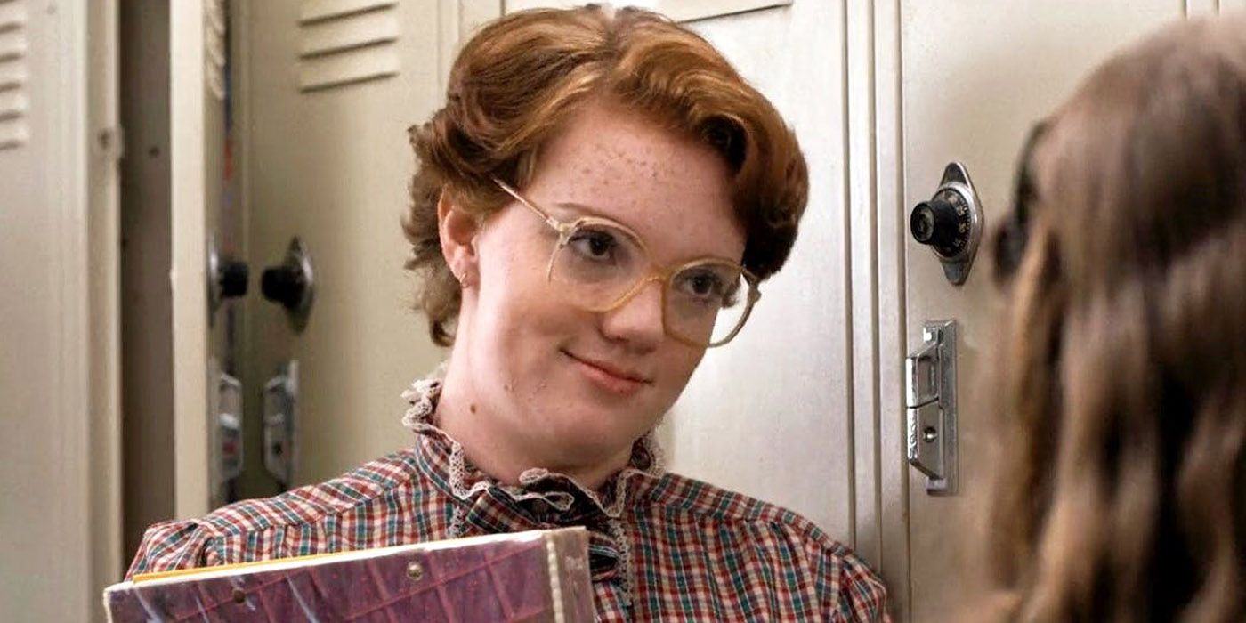 Barb standing by lockers, talking to Nancy in Stranger Things