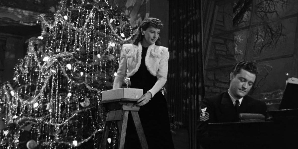 Barbara Stanwyck looking down from the Christmas tree in Connecticut