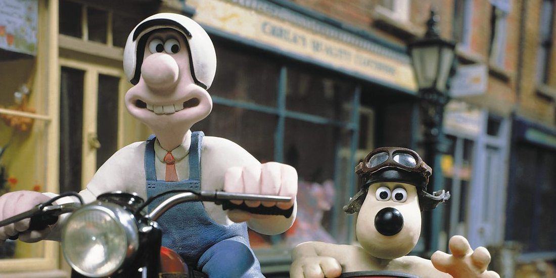 Wallace trên một chiếc mô tô trong khi Gromit ngồi trên một chiếc sidecar, vẫn từ A Close Shave