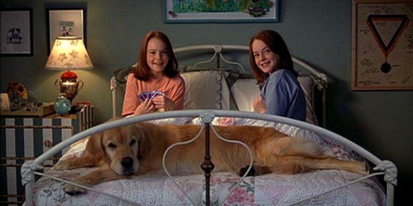 Hayley and Annie in bed with Sammy in Parent Trap