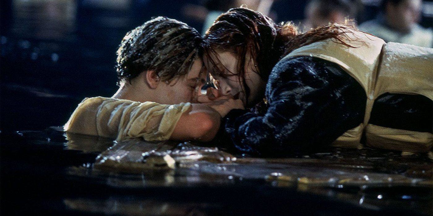 In the water of the Titanic, Rose holds Jack.