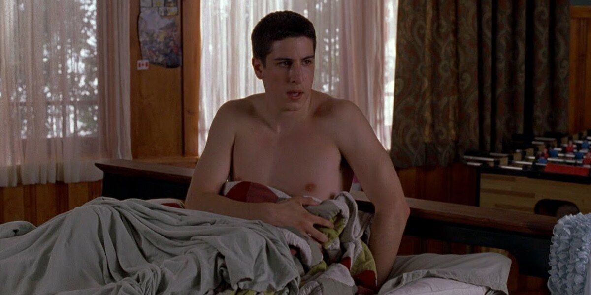 Jason Biggs in bed in American Pie.