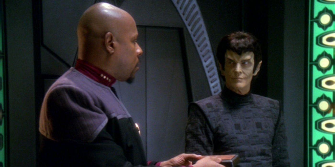 Sisko negotiates with a Romulan in Star Trek DS9