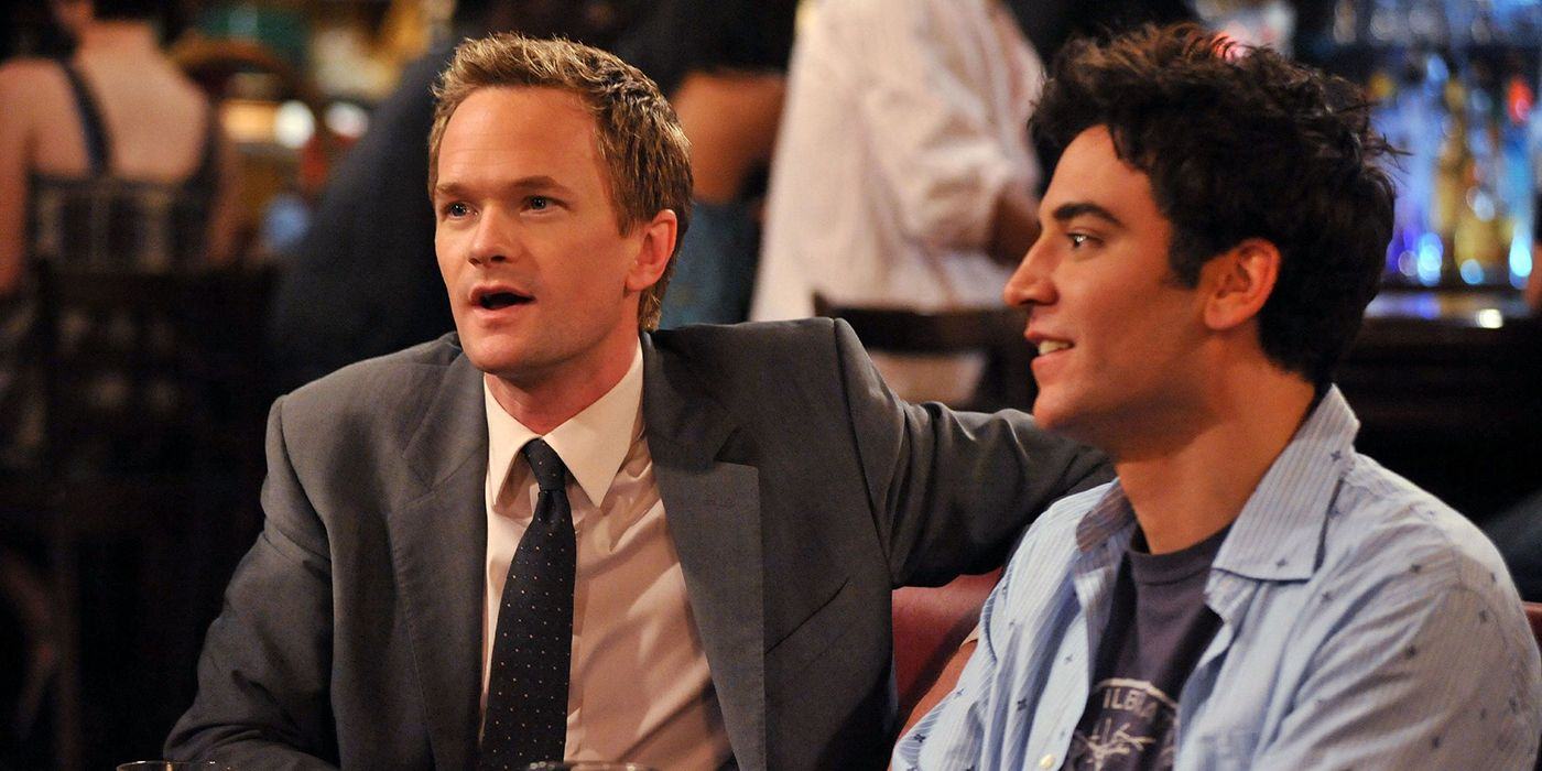How I Met Your Mother Barney and Ted sit at the bar