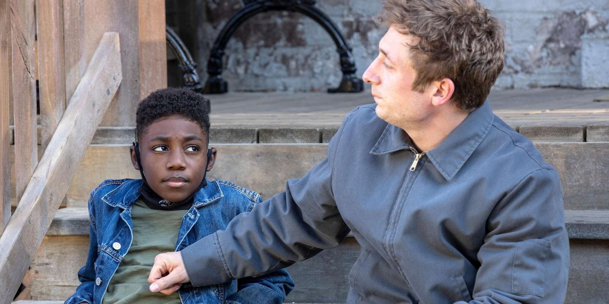 Lip and Liam talk on a doorstep in Shameless