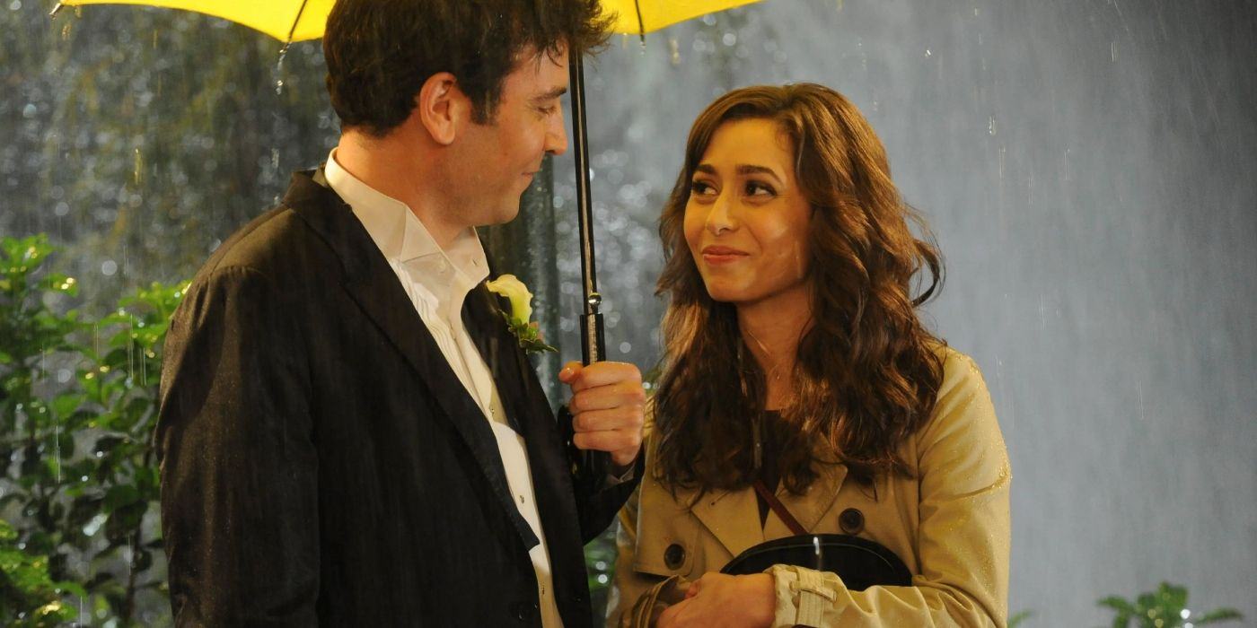 In How I Met Your Mother, Ted and Tracy smile at each other under yellow umbrellas
