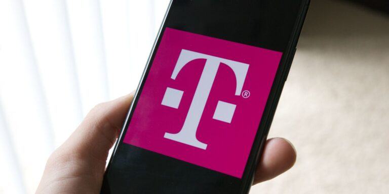 Is T-Mobile Open On Sundays? Store & Customer Service Hours Explained