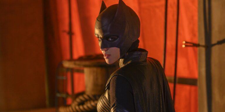 Batwoman Wearing Batman's Batsuit