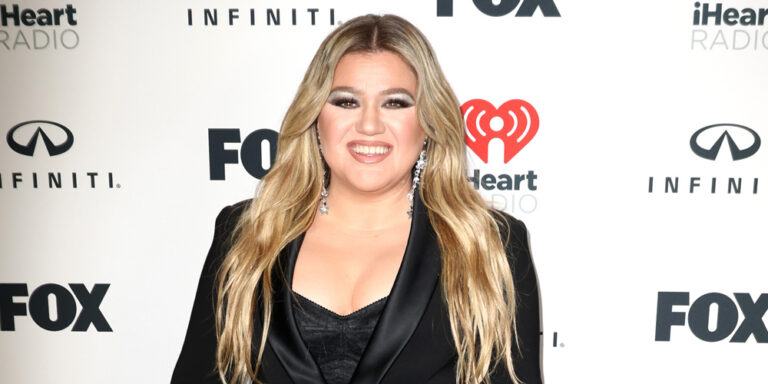 Kelly Clarkson Reportedly Doesn’t Know ‘The Kelly Clarkson Show’ Is Toxic Behind The Scenes