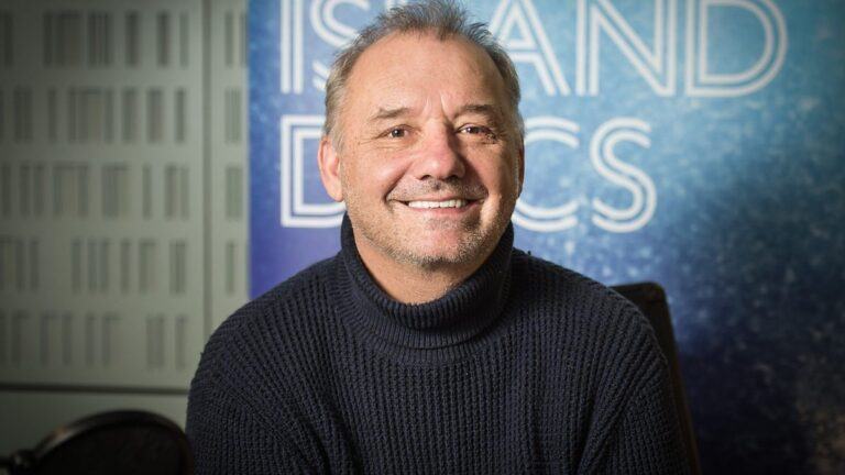 Is Bob Mortimer married?  Details about his wife and his children.