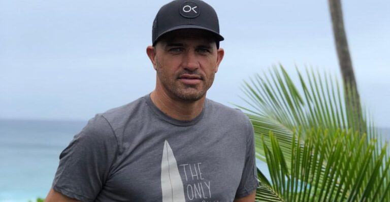 Who is Kelly Slater’s wife?  He is in a long-term relationship with his girlfriend Kalani Miller.