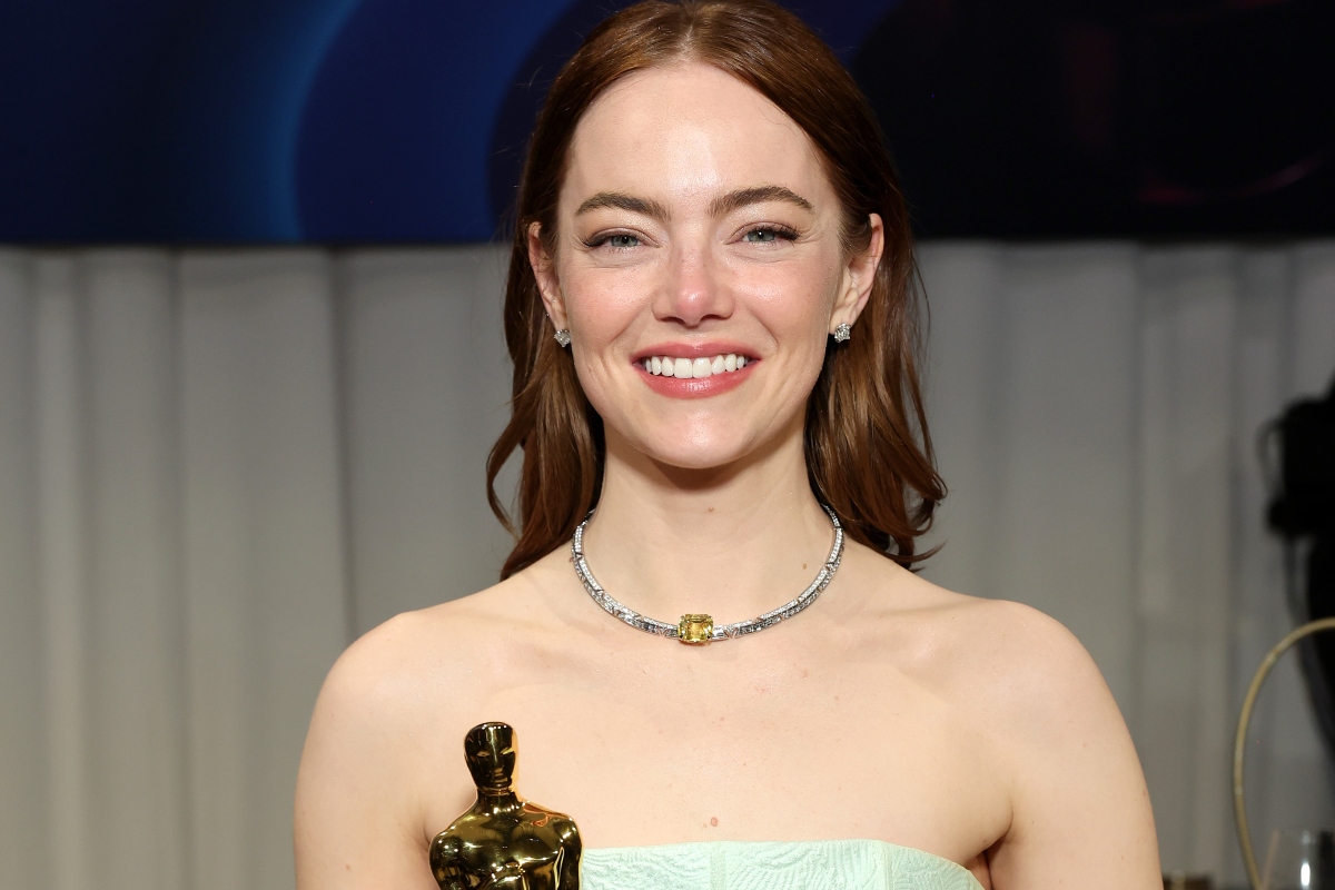 Emma Stone Suffers Wardrobe Malfunction at Oscars, Blames Ryan Gosling