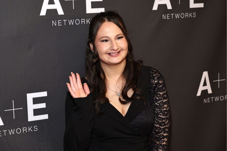 Gypsy Rose Blanchard seen cuddling with her ex-fiancé Ken Urker at the New Orleans Music Festival