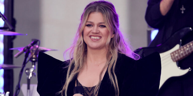 Kelly Clarkson performs on ‘Today Show’ and talks about the possibility of her children becoming artists |  Kelly Clarkson, Remington Blackstock, River Rose Blackstock, Today Show |  Just Jared: Celebrity News and Gossip