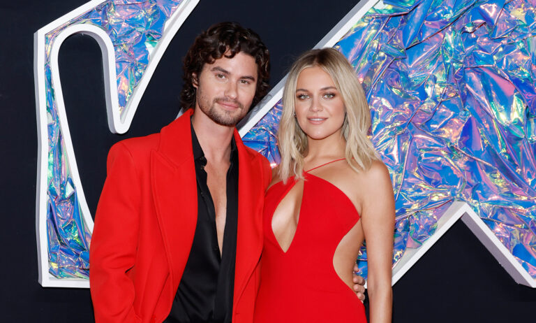 Kelsea Ballerini gets support from her boyfriend Chase Stokes at the 2023 MTV VMAs, both are wearing red!  |  2023 MTV VMA, Chase Stokes, Kelsea Ballerini, MTV VMA |  Just Jared: Celebrity News and Gossip