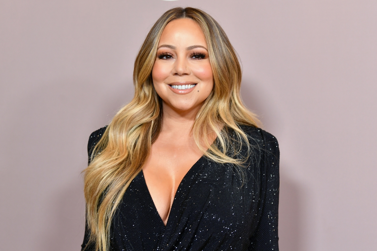 Mariah Carey Asks Her Assistant to Brush Her Hair After Roller Coaster ...